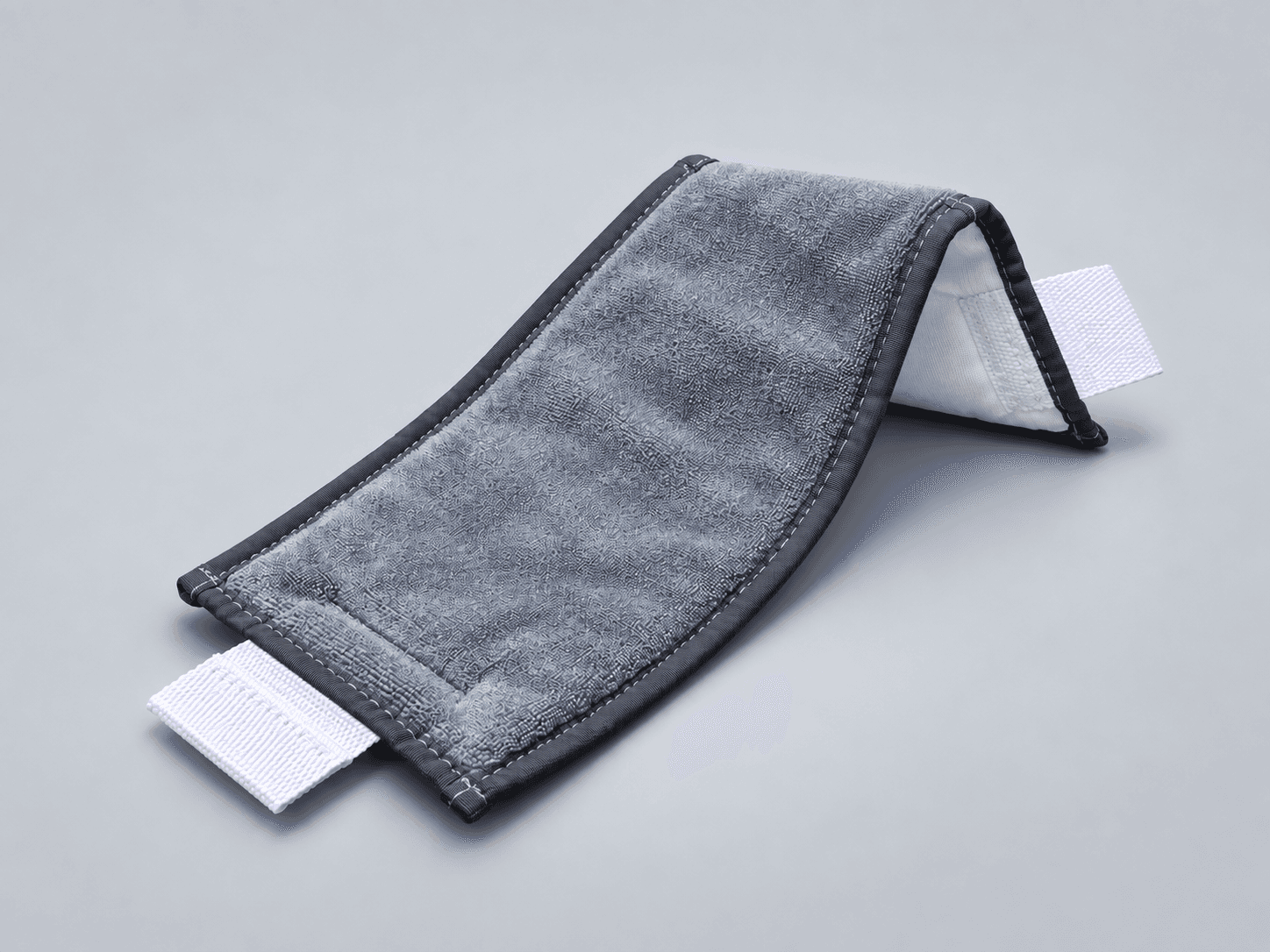 High-performance microfiber cleanroom mop head, folded pocket and backing view