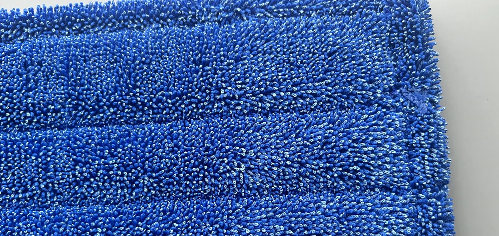 MIDPOSI reusable blue microfiber pocket mop head, cleaning-face detail