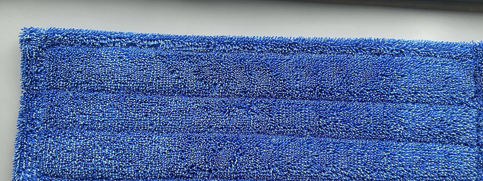 MIDPOSI reusable blue microfiber pocket mop head, size-reference view